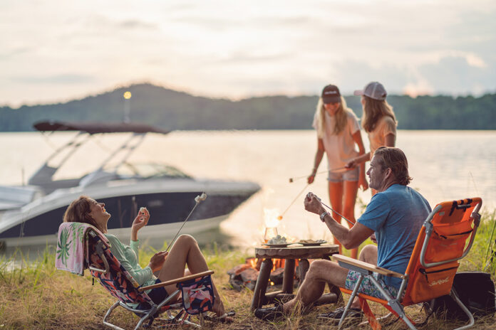 2023-SDX-270-Outboard-SDO270-lifestyle-family-camping-04311