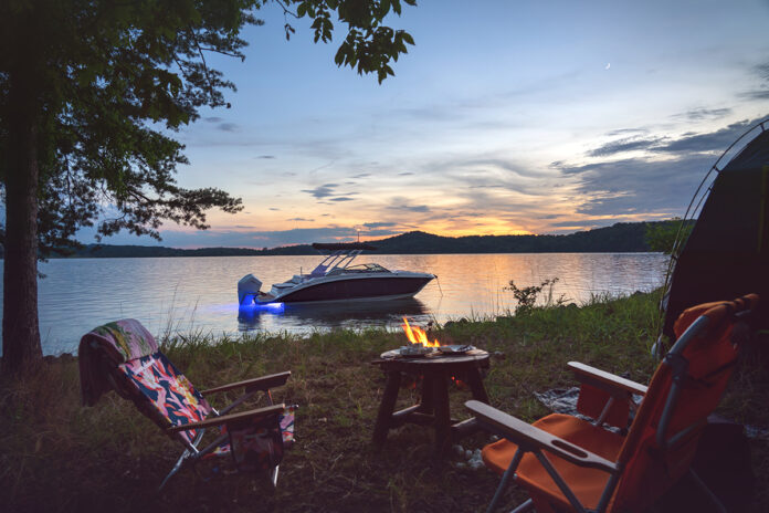 2023-SDX-270-Outboard-SDO270-lifestyle-starboard-stern-camping-accent-lighting-twilight-01109-select