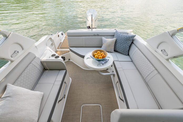 2024-SDX-270-Outboard-SDO270-cockpit-table-04639