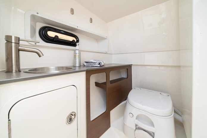 2024-SDX-270-Outboard-SDO270-head-08017