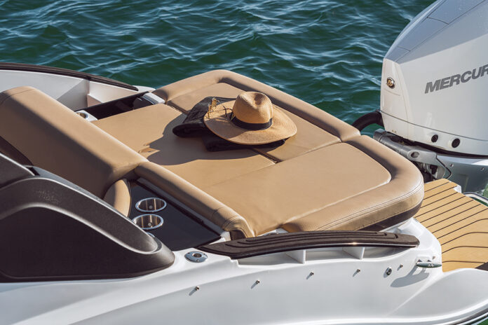 SLX 260 Outboard sunpad