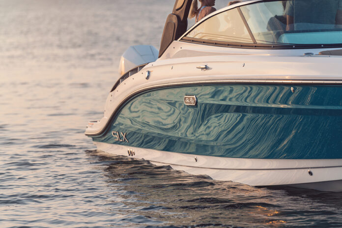 SLX 280 Outboard hull and badge detail