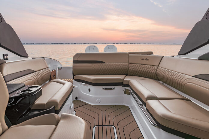 SLX 280 Outboard cockpit