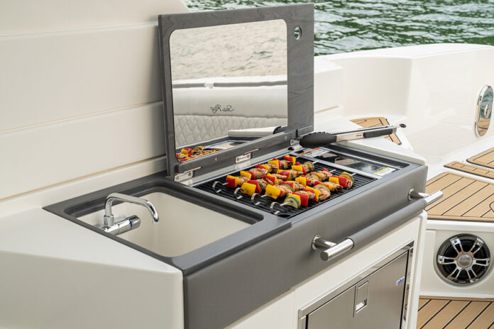 2024-SLX-350-SLX350-cockpit-wet-bar-grill-00366