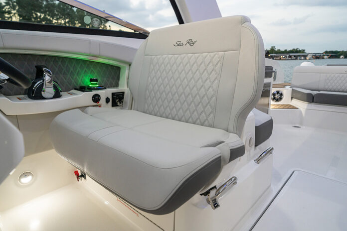 2024-SLX-350-SLX350-helm-seat-00712