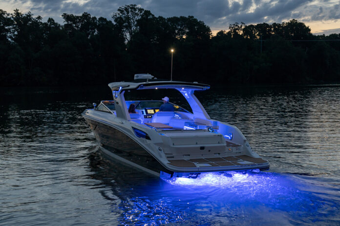 2024-SLX-350-SLX350-lifestyle-port-stern-three-quarter-couple-accent-underwater-lighting-twilight-05503