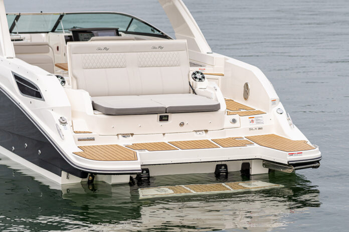 2024-SLX-350-SLX350-port-stern-swim-platform-step-transom-loungers-07557