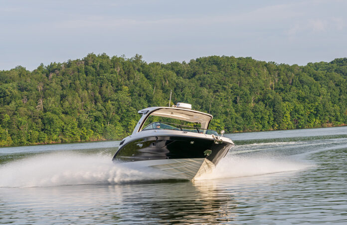 2024-SLX-350-SLX350-running-starboard-bow-02978