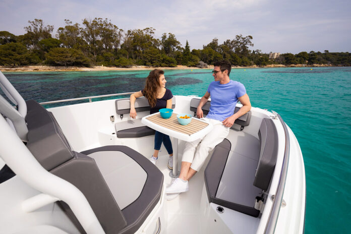 ©JEAN-BAPTISTE D'ENQUIN - JEANNEAU - CAP CAMARAT 7.5