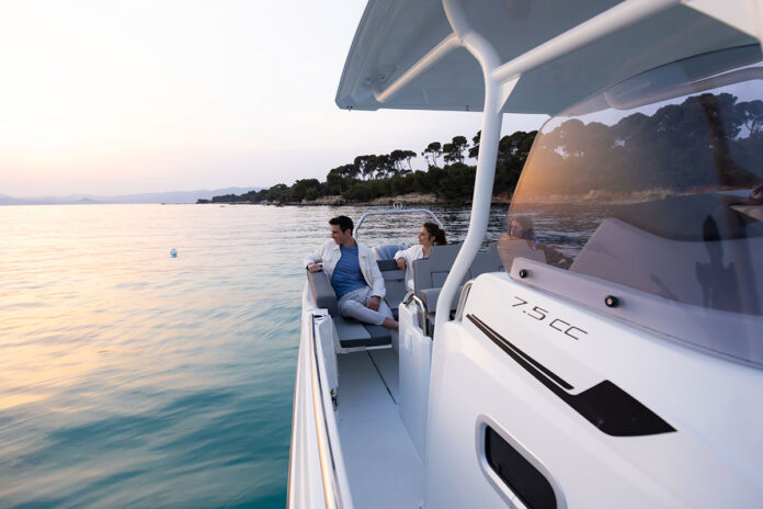 ©JEAN-BAPTISTE D'ENQUIN - JEANNEAU - CAP CAMARAT 7.5