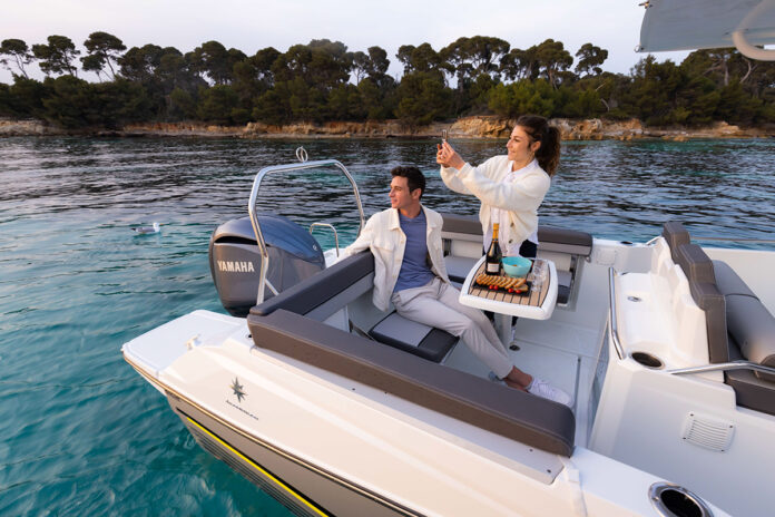 ©JEAN-BAPTISTE D'ENQUIN - JEANNEAU - CAP CAMARAT 7.5