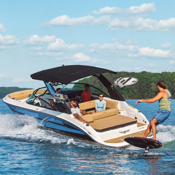 2025-SDX-250-Surf-SDS250-lifestyle-running-port-stern-three-quarter-friends-life-jacket-foilboarding-09730