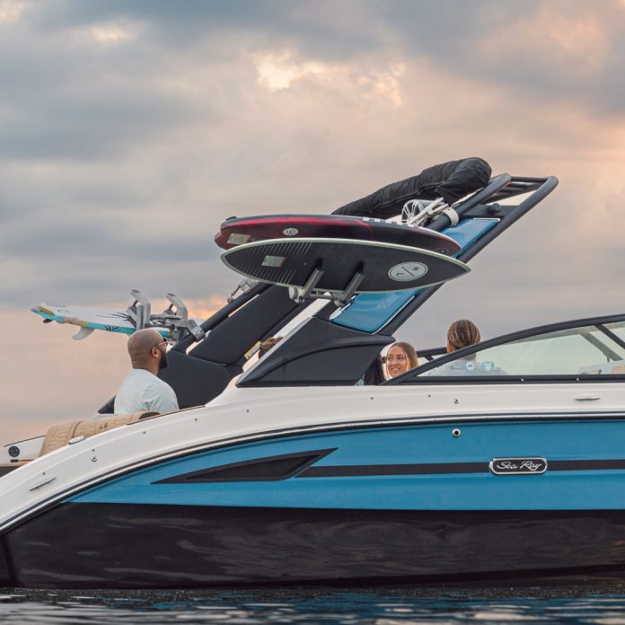 2025-SDX-250-Surf-SDS250-starboard-profile-sunset-02623