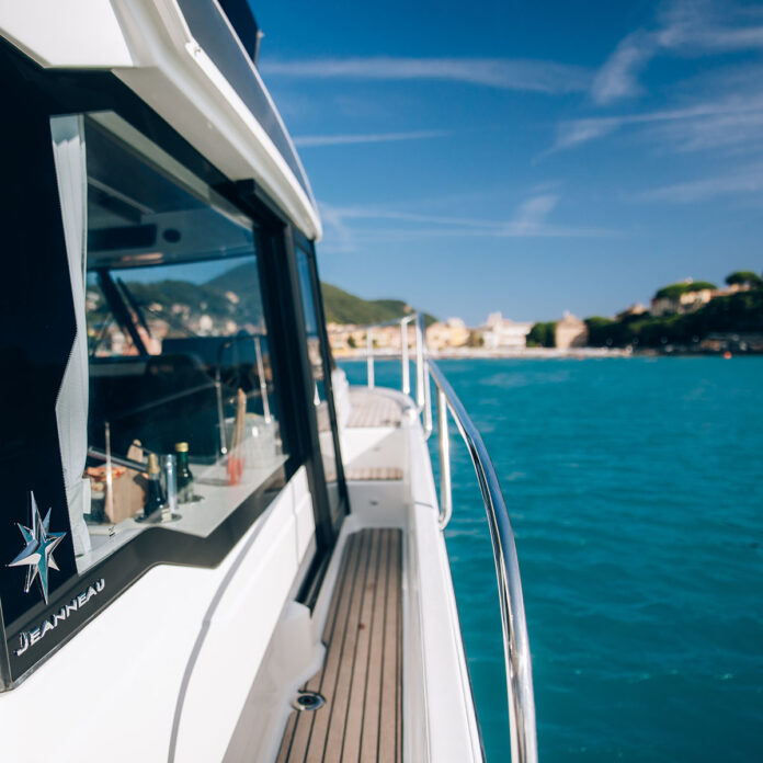 ©JEAN-BAPTISTE D'ENQUIN - JEANNEAU - MERRY FISHER 1095